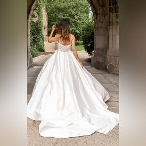 Essense of Australia Size 14 Off White Elegant Ballgown Romantic Wedding Dress